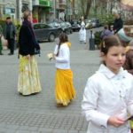 Minden irányban osztjuk a kegyet